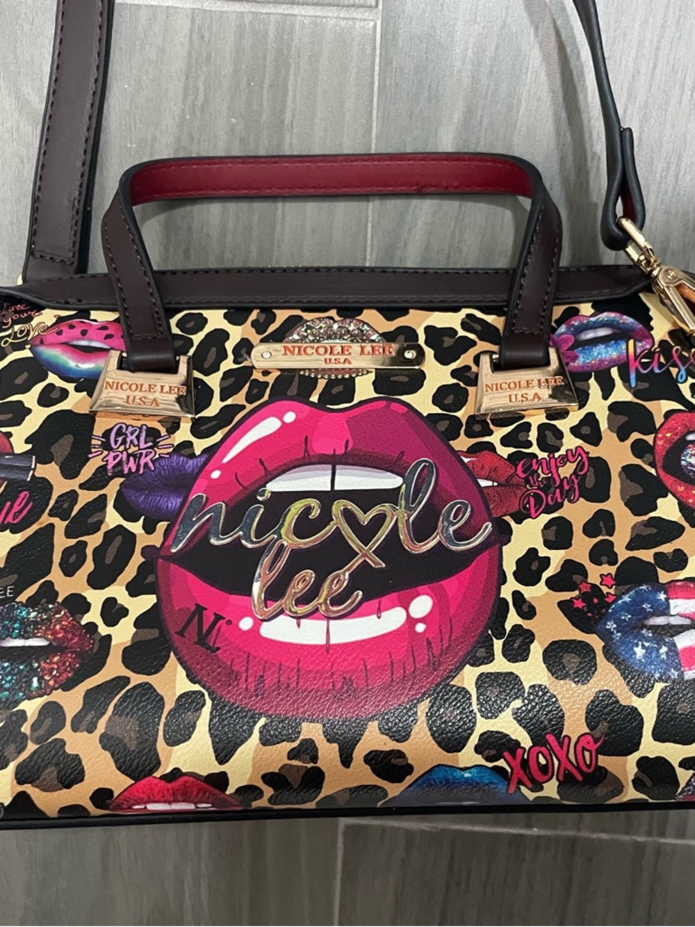 Nicole Lee Leopard Lip Pop-Art Crossbody Bag in Red, Brown, Pink - Picture 2 of 8